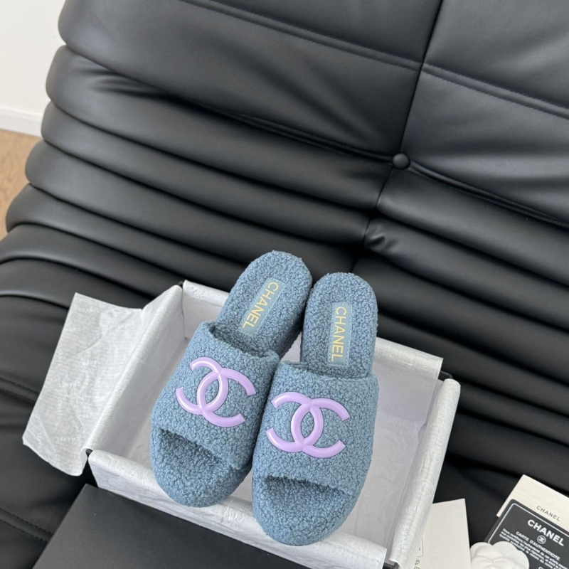 Ch**el slippers